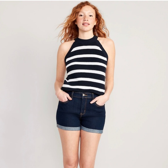 Old Navy Wow Women’s Jean Shorts. Dark wash. Size 2 Regular. 3” inseam - Picture 3 of 14
